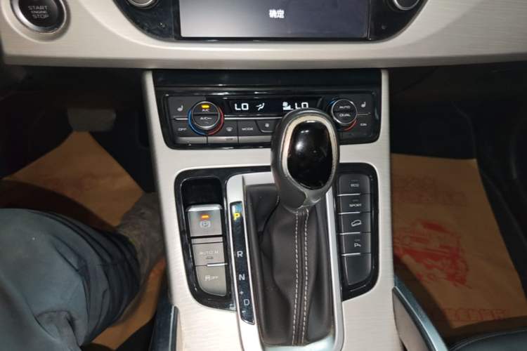 Used Geely Auto Emgrand X7 Sport 2018 1.8TD Automatic Two-Wheel Drive Smart Connect 4G Internet Edition Gear Lever