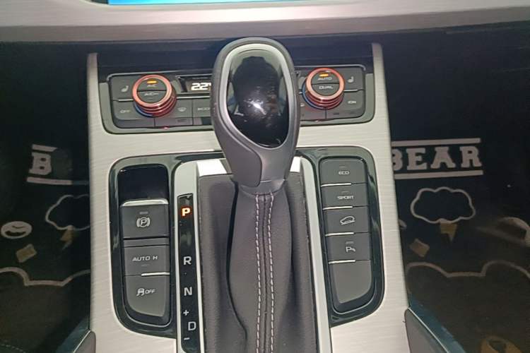 Used Geely Auto Emgrand X7 Sport 2018 1.8TD Automatic Two-Wheel Drive Smart Connect 4G Internet Edition Gear Lever