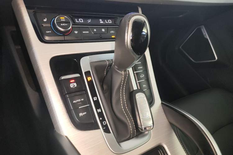 Used Geely Auto Emgrand X7 Sport 2018 1.8TD Automatic Two-Wheel Drive Smart Connect 4G Internet Edition Gear Lever