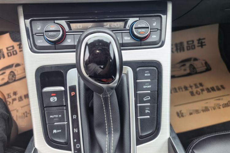Used Geely Auto Emgrand X7 Sport 2018 1.8TD Automatic Two-Wheel Drive Smart Connect 4G Internet Edition Gear Lever