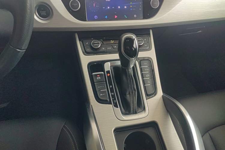 Used Geely Auto Emgrand X7 Sport 2018 1.8TD Automatic Two-Wheel Drive Smart Connect 4G Internet Edition Gear Lever