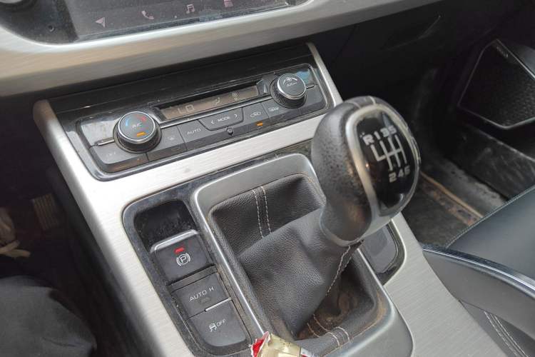 Used Geely Auto Emgrand X7 Sport 2018 2.0L Manual Two-Wheel Drive Zhiya Version Gear Lever
