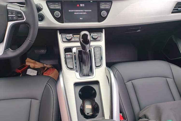 Used Geely Auto Emgrand X7 Sport 2018 1.8TD Automatic Two-Wheel Drive Smart Connect 4G Internet Edition Gear Lever