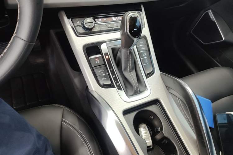 Used Geely Auto Emgrand X7 Sport 2018 1.8TD Automatic Two-Wheel Drive Smart Connect 4G Internet Edition Gear Lever