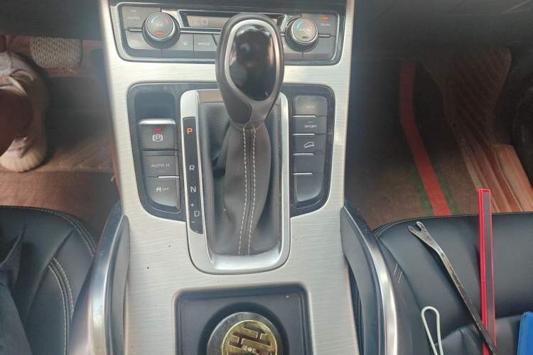Used Geely Auto Emgrand X7 Sport 2018 1.8TD Automatic Two-Wheel Drive Zhiya Model Gear Lever
