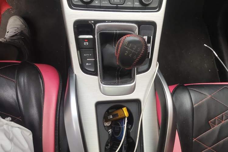 Used Geely Auto Emgrand X7 Sport 2018 2.0L Manual Two-Wheel Drive Zhiya Version Gear Lever