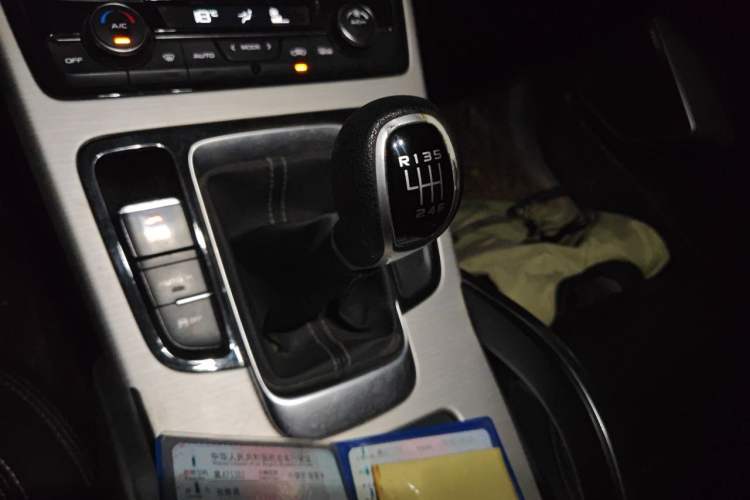 Used Geely Auto Emgrand X7 Sport 2018 2.0L Manual Two-Wheel Drive Zhiya Version Gear Lever