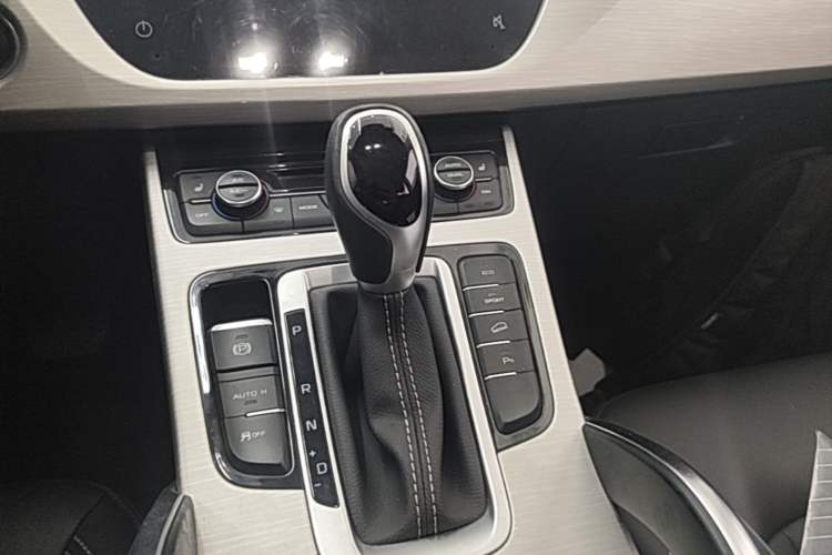 Used Geely Auto Emgrand X7 Sport 2018 1.8TD Automatic Two-Wheel Drive Smart Connect 4G Internet Edition Gear Lever