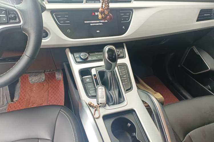 Used Geely Auto Emgrand X7 Sport 2018 1.8TD Automatic Two-Wheel Drive Smart 4G Connected Version Gear Lever