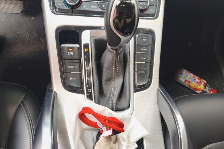 Used Geely Auto Emgrand X7 Sport 2018 1.8TD Automatic Two-Wheel Drive Smart Connect 4G Internet Edition Gear Lever