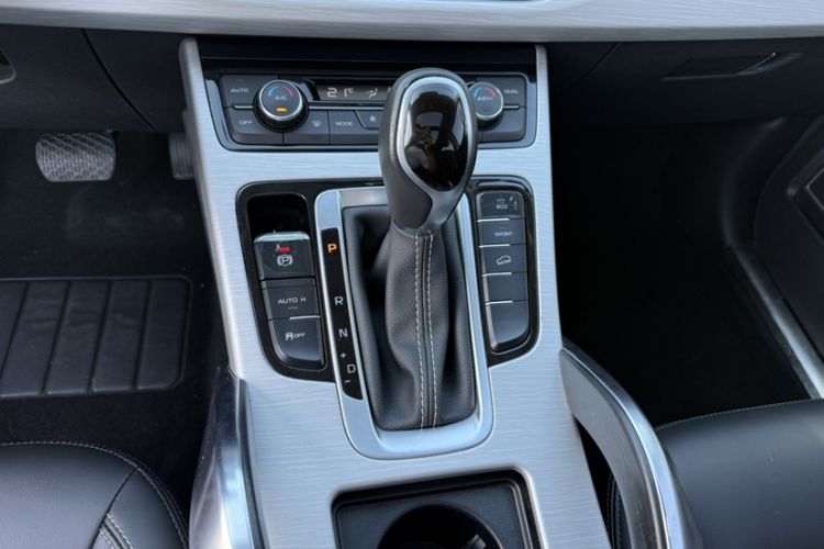 Used Geely Auto Emgrand X7 Sport 2018 1.8TD Automatic Two-Wheel Drive Zhiya Model Gear Lever