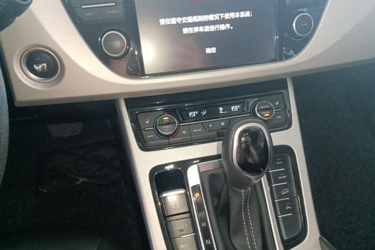 Used Geely Auto Emgrand X7 Sport 2018 1.8TD Automatic Two-Wheel Drive Smart Connect 4G Internet Edition Gear Lever