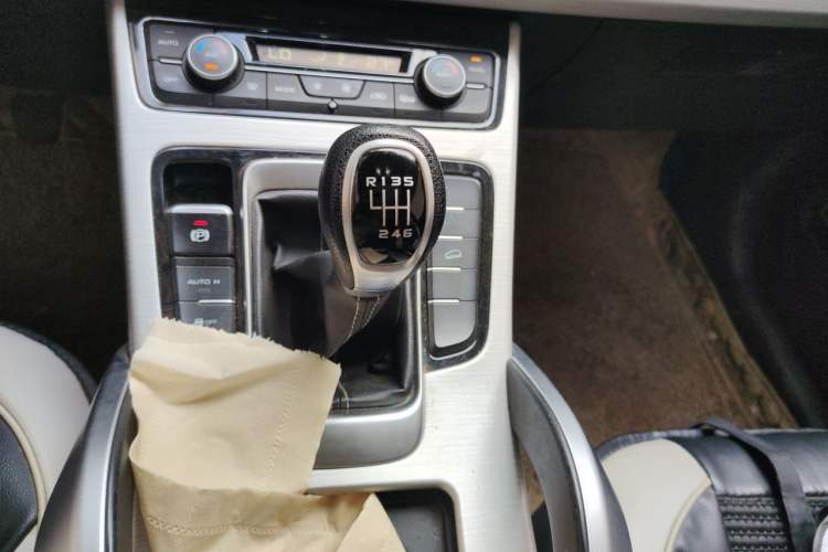 Used Geely Auto Emgrand X7 Sport 2018 1.8TD Manual Two-Wheel Drive Zhiya Model Gear Lever