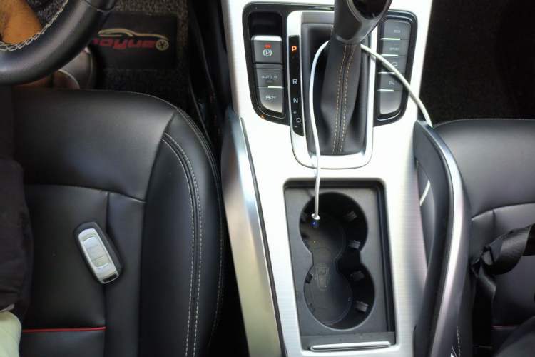 Used Geely Auto Emgrand X7 Sport 2018 1.8TD Automatic Two-Wheel Drive Smart Connect 4G Internet Edition Gear Lever