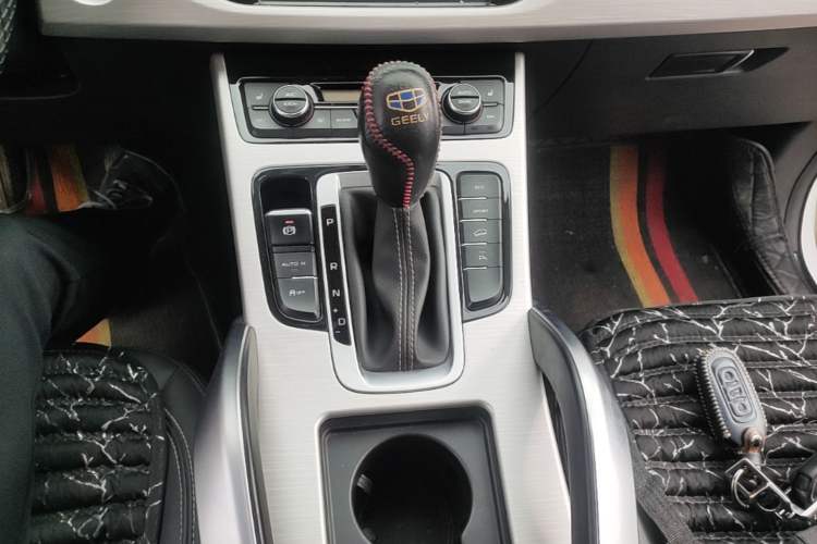 Used Geely Auto Emgrand X7 Sport 2018 1.8TD Automatic Two-Wheel Drive Smart Connect 4G Internet Edition Gear Lever