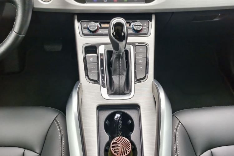 Used Geely Auto Emgrand X7 Sport 2018 1.8TD Automatic Two-Wheel Drive Smart Connect 4G Internet Edition Gear Lever