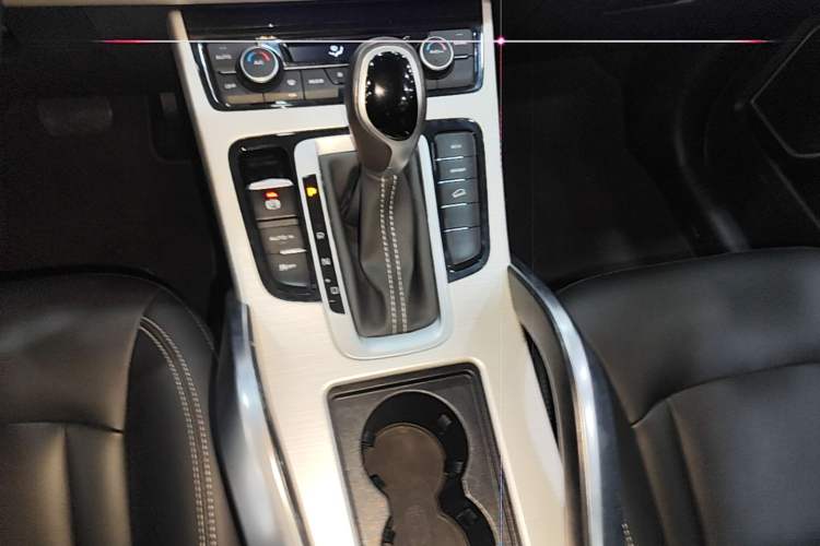 Used Geely Auto Emgrand X7 Sport 2018 1.8TD Automatic Two-Wheel Drive Zhiya Model Gear Lever