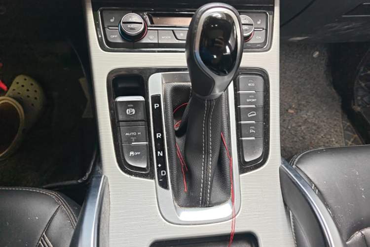 Used Geely Auto Emgrand X7 Sport 2018 1.8TD Automatic Two-Wheel Drive Smart Connect 4G Internet Edition Gear Lever