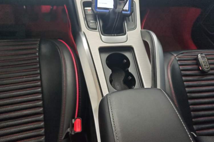 Used Geely Auto Emgrand X7 Sport 2018 2.0L Manual Two-Wheel Drive Zhiya Version Gear Lever