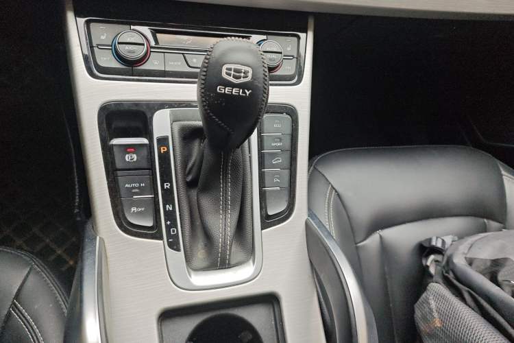 Used Geely Auto Emgrand X7 Sport 2018 1.8TD Automatic Two-Wheel Drive Smart Connect 4G Internet Edition Gear Lever