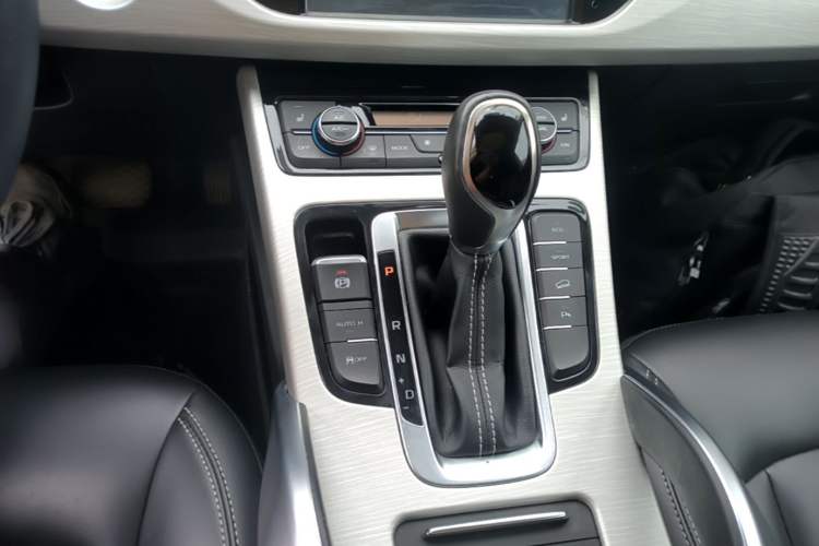Used Geely Auto Emgrand X7 Sport 2018 1.8TD Automatic Two-Wheel Drive Smart Connect 4G Internet Edition Gear Lever