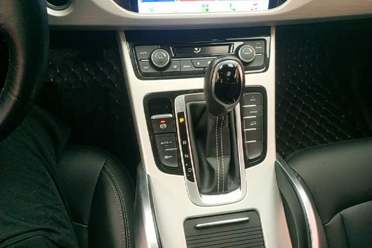 Used Geely Auto Emgrand X7 Sport 2018 1.8TD Automatic Two-Wheel Drive Zhiya Model Gear Lever