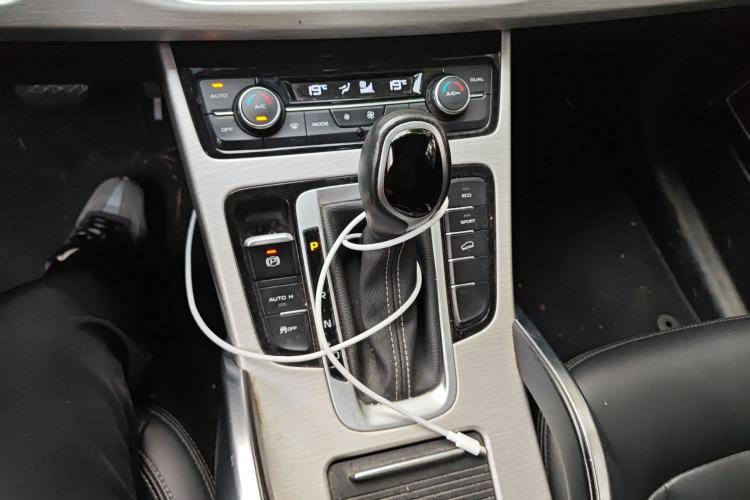 Used Geely Auto Emgrand X7 Sport 2018 1.8TD Automatic Two-Wheel Drive Zhiya Model Gear Lever