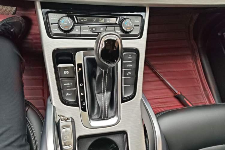 Used Geely Auto Emgrand X7 Sport 2018 1.8TD Automatic Two-Wheel Drive Zhiya Model Gear Lever