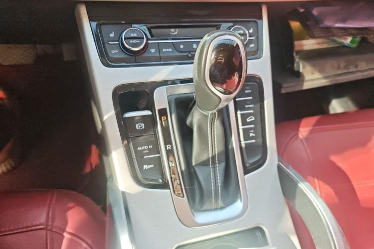 Used Geely Auto Emgrand X7 Sport 2018 1.8TD Automatic Two-Wheel Drive Smart Connect 4G Internet Edition Gear Lever