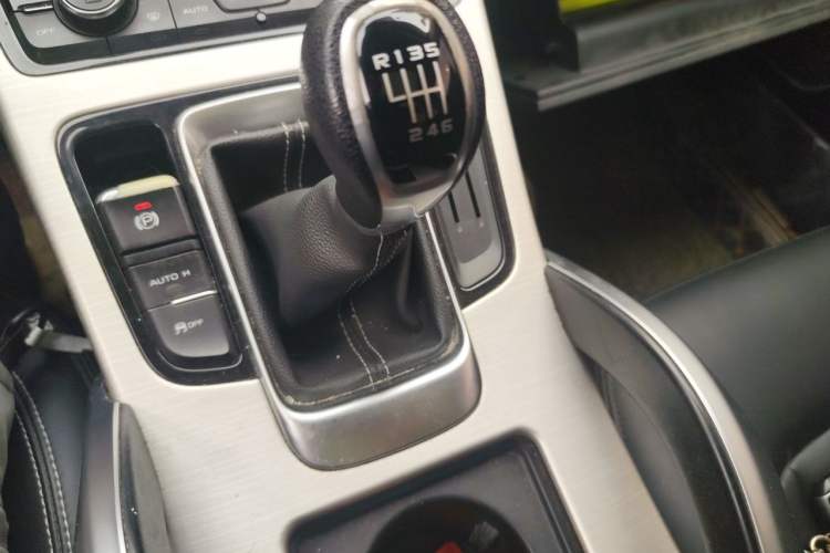 Used Geely Auto Emgrand X7 Sport 2018 2.0L Manual Two-Wheel Drive Zhiya Version Gear Lever