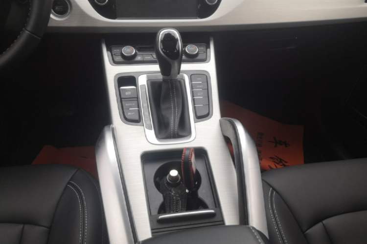 Used Geely Auto Emgrand X7 Sport 2018 1.8TD Automatic Two-Wheel Drive Zhiya Model Gear Lever