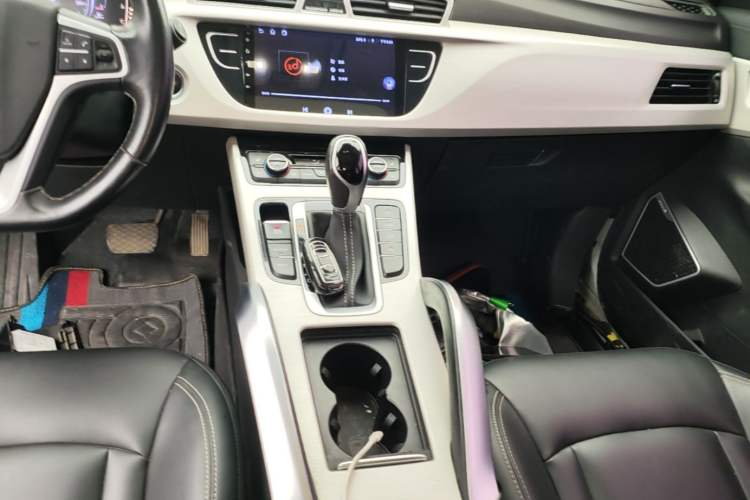 Used Geely Auto Emgrand X7 Sport 2018 1.8TD Automatic Two-Wheel Drive Smart Connect 4G Internet Edition Gear Lever