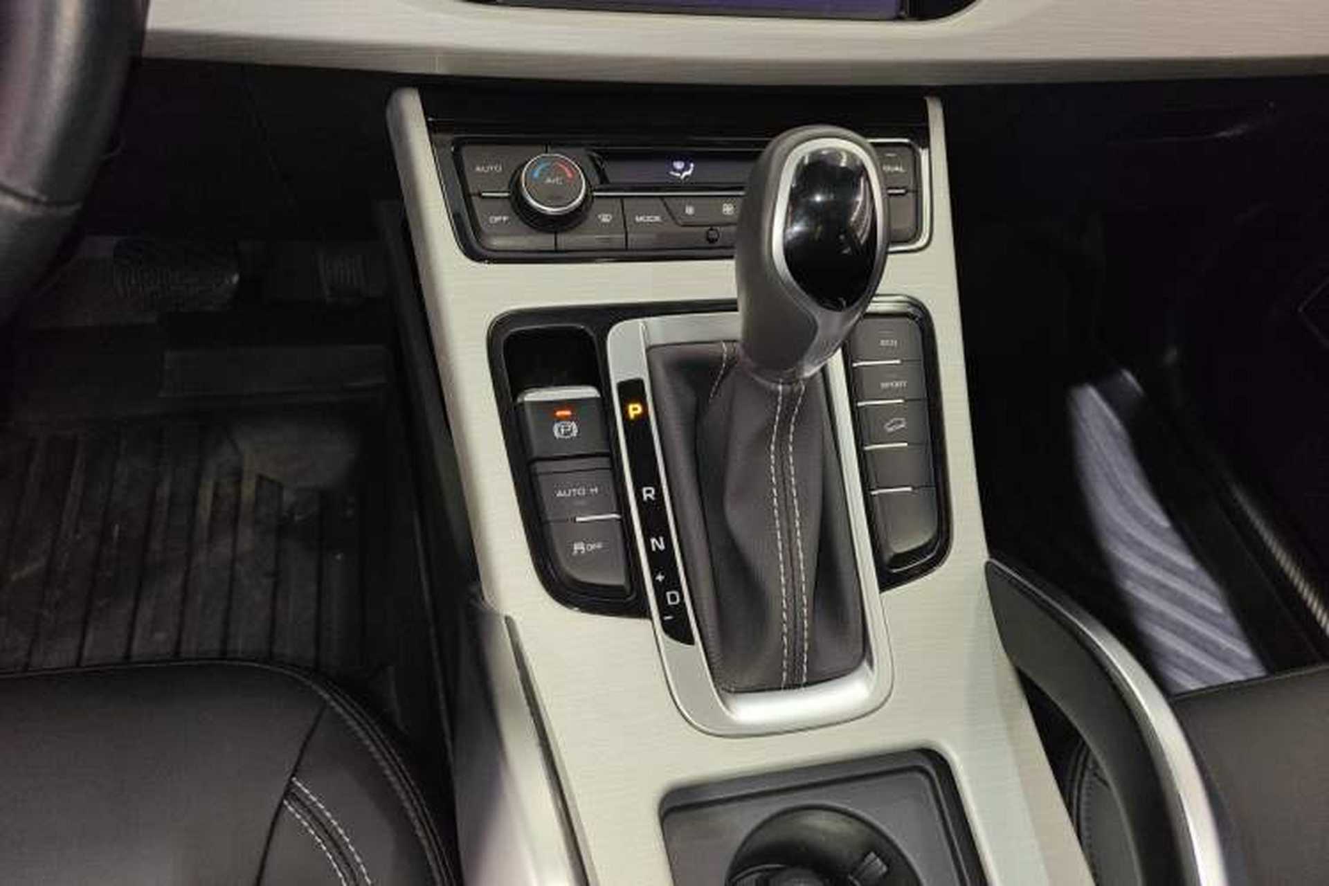 Used Geely Auto Emgrand X7 Sport 2018 1.8TD Automatic Two-Wheel Drive Zhiya Model Gear Lever