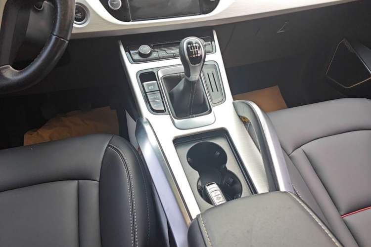 Used Geely Auto Emgrand X7 Sport 2018 2.0L Manual Two-Wheel Drive Zhiya Version Gear Lever