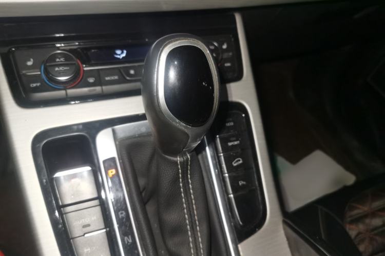Used Geely Auto Emgrand X7 Sport 2018 1.8TD Automatic Two-Wheel Drive Smart Connect 4G Internet Edition Gear Lever