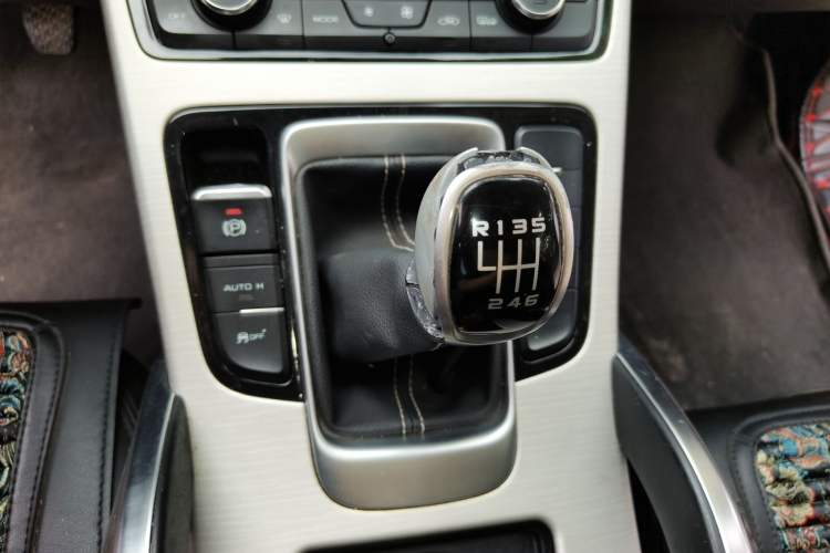 Used Geely Auto Emgrand X7 Sport 2018 1.8TD Manual Two-Wheel Drive Zhiya Model Gear Lever