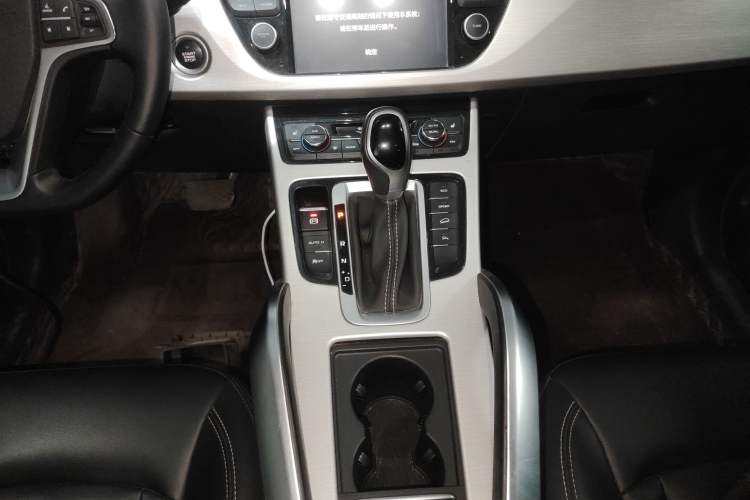 Used Geely Auto Emgrand X7 Sport 2018 1.8TD Automatic Two-Wheel Drive Smart Connect 4G Internet Edition Gear Lever
