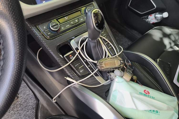 Used Geely Auto Emgrand X7 Sport 2018 1.8TD Automatic Two-Wheel Drive Smart Connect 4G Internet Edition Gear Lever