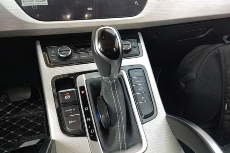 Used Geely Auto Emgrand X7 Sport 2018 1.8TD Automatic Two-Wheel Drive Smart 4G Connected Version Gear Lever