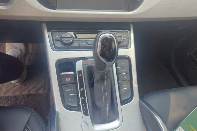 Used Geely Auto Emgrand X7 Sport 2018 1.8TD Automatic Two-Wheel Drive Smart Connect 4G Internet Edition Gear Lever