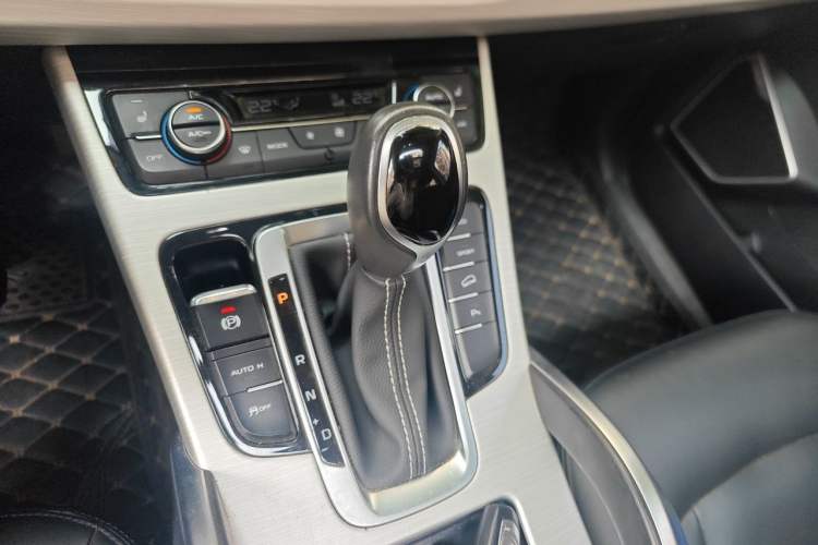 Used Geely Auto Emgrand X7 Sport 2018 1.8TD Automatic Two-Wheel Drive Smart Connect 4G Internet Edition Gear Lever
