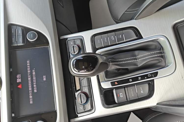 Used Geely Auto Emgrand X7 Sport 2018 1.8TD Automatic Two-Wheel Drive Smart Connect 4G Internet Edition Gear Lever