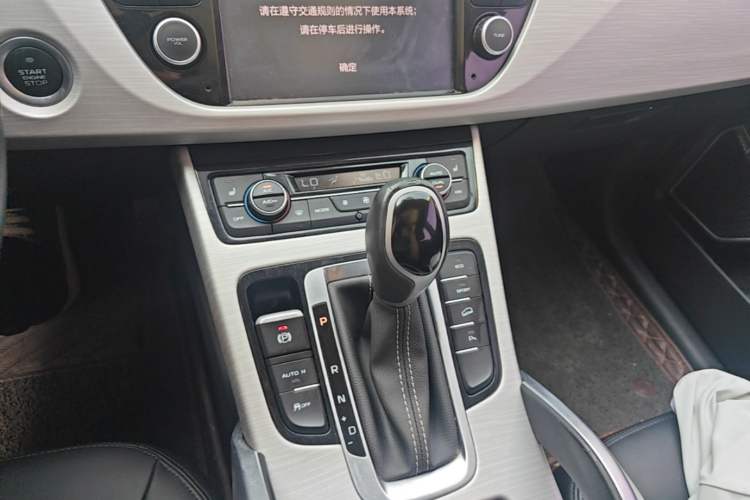 Used Geely Auto Emgrand X7 Sport 2018 1.8TD Automatic Two-Wheel Drive Smart Connect 4G Internet Edition Gear Lever