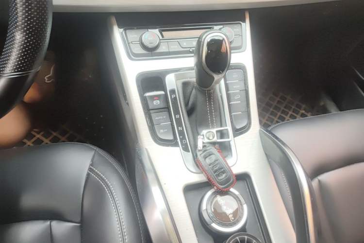 Used Geely Auto Emgrand X7 Sport 2018 1.8TD Automatic Two-Wheel Drive Zhiya Model Gear Lever