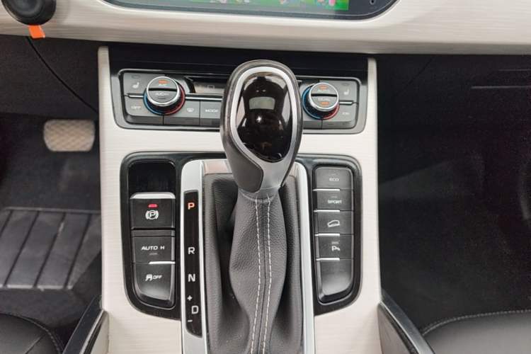 Used Geely Auto Emgrand X7 Sport 2018 1.8TD Automatic Two-Wheel Drive Smart 4G Connected Version Gear Lever