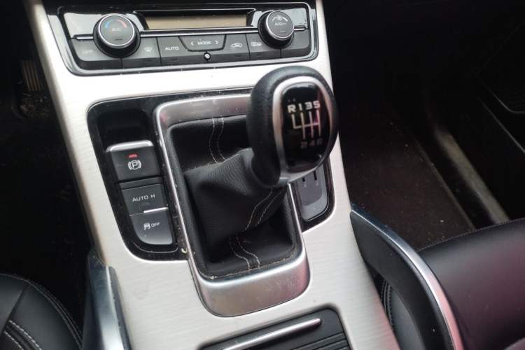 Used Geely Auto Emgrand X7 Sport 2018 2.0L Manual Two-Wheel Drive Zhiya Version Gear Lever