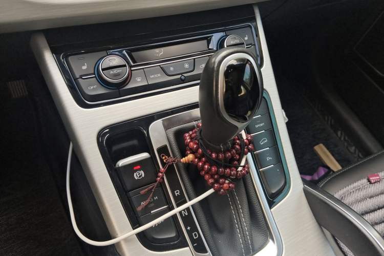 Used Geely Auto Emgrand X7 Sport 2018 1.8TD Automatic Two-Wheel Drive Smart Connect 4G Internet Edition Gear Lever