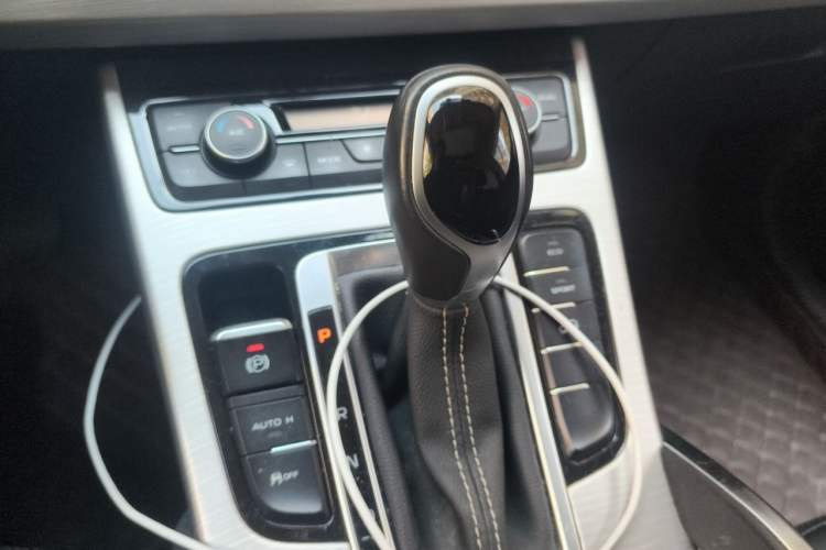 Used Geely Auto Emgrand X7 Sport 2018 1.8TD Automatic Two-Wheel Drive Zhiya Model Gear Lever