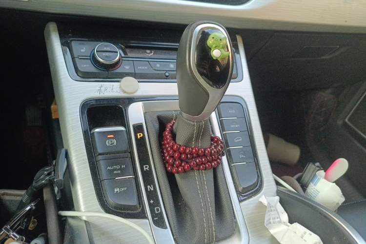Used Geely Auto Emgrand X7 Sport 2018 1.8TD Automatic Two-Wheel Drive Smart 4G Connected Version Gear Lever