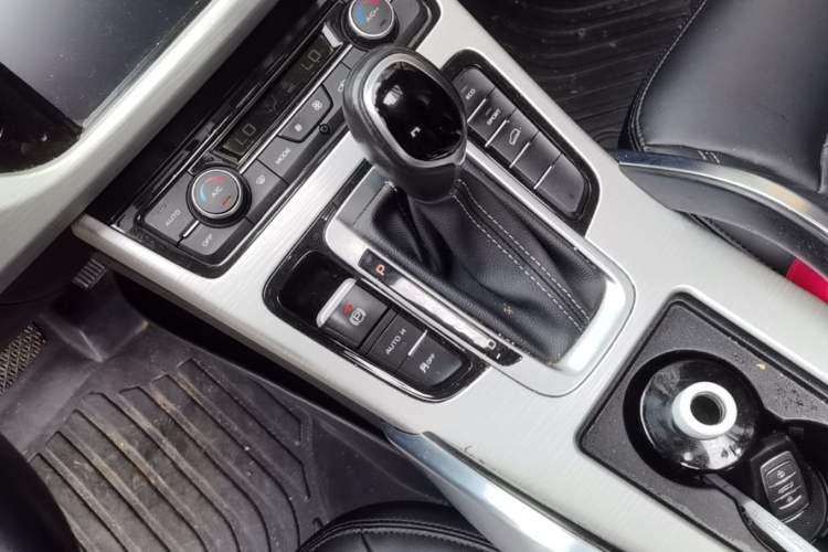 Used Geely Auto Emgrand X7 Sport 2018 1.8TD Automatic Two-Wheel Drive Zhiya Model Gear Lever